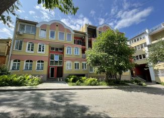 Продажа 3-ком. квартиры, 64.2 м2, Киров, Орловская улица, 27