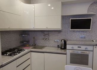 Сдам в аренду однокомнатную квартиру, 45.3 м2, Астрахань, Бакинская улица, 4к3
