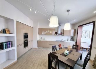 Сдается в аренду 4-ком. квартира, 138 м2, Новосибирская область, улица Кирова, 44/2