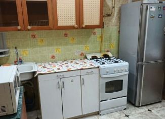 Сдам в аренду 2-ком. квартиру, 56 м2, Псков, Западная улица, 1