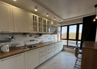 Аренда 1-ком. квартиры, 70 м2, Тюмень, улица Максима Горького, 68, ЖК Даудель