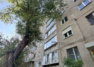 Продается четырехкомнатная квартира, 72.9 м2, Челябинск, улица Братьев Кашириных, 89, Калининский район