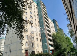 Сдаю в аренду 3-ком. квартиру, 78 м2, Санкт-Петербург, улица Уточкина, 2к1, метро Комендантский проспект
