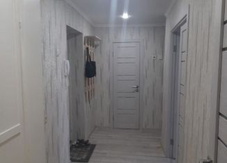 Сдаю в аренду 2-ком. квартиру, 48 м2, Азов, улица Чехова, 19