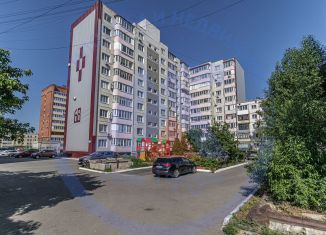 Продам 2-ком. квартиру, 67 м2, Курган, улица Василия Блюхера, 68