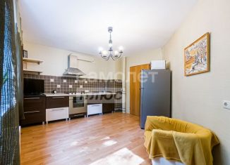 Продам 2-ком. квартиру, 56.1 м2, Екатеринбург, метро Уральская, Шадринский переулок, 18