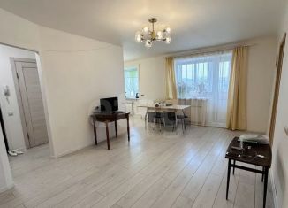 Продается 3-комнатная квартира, 49 м2, Улан-Удэ, улица Сухэ-Батора, 2
