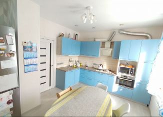 Продам 2-ком. квартиру, 81.3 м2, Озёрск, Советский переулок, 3