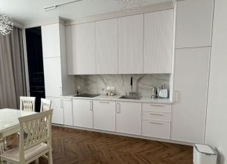 Сдам в аренду 3-комнатную квартиру, 74 м2, Санкт-Петербург, Плесецкая улица, 17, муниципальный округ Коломяги