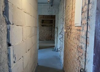 Продаю 3-комнатную квартиру, 64 м2, Грозный, улица У.А. Садаева, 3, 1-й микрорайон