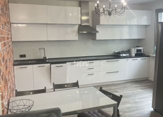 Продам трехкомнатную квартиру, 93 м2, Лобня, улица Жирохова, 3