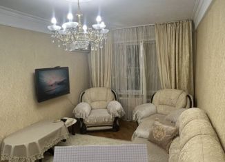 Сдается в аренду двухкомнатная квартира, 52 м2, Дагестан, улица Джамалутдина Атаева, 7А