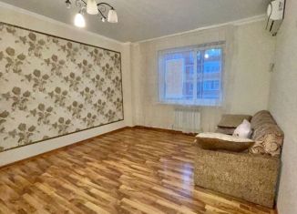 Продаю 1-ком. квартиру, 45 м2, посёлок городского типа Яблоновский, Космическая улица, 88/2к8