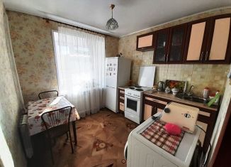 Продам 2-ком. квартиру, 50 м2, Абакан, улица Чехова, 52