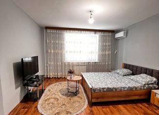 Сдается 2-комнатная квартира, 70 м2, Каспийск, улица Ленина, 78