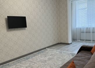 Сдам 2-ком. квартиру, 70 м2, Каспийск, Пригородная улица, 5