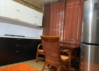 Сдам в аренду 2-ком. квартиру, 50 м2, Буйнакск, улица Чкалова, 29