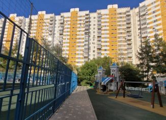 Продам 3-ком. квартиру, 14.2 м2, Москва, Пятницкое шоссе, 9, метро Митино