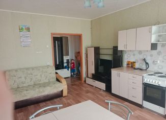 2-ком. квартира в аренду, 52 м2, Озёрск, улица Дзержинского, 55