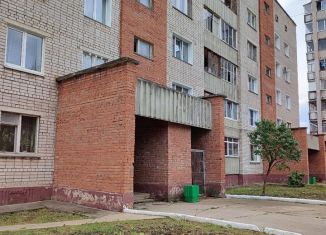 Аренда трехкомнатной квартиры, 65 м2, Кирово-Чепецк, улица Комиссара Утробина, 12А