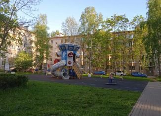 Продам 2-ком. квартиру, 45 м2, Петергоф, Озерковая улица, 55к2