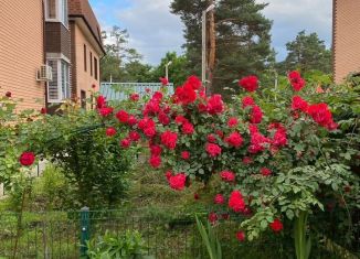 Продаю 2-комнатную квартиру, 73.2 м2, Горячий Ключ, Владимирская улица, 2