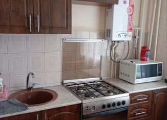 Сдам 1-ком. квартиру, 35 м2, Ливны, улица Селищева, 2