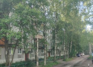 Продаю 3-ком. квартиру, 62 м2, Сыктывкар, улица Морозова, 33, Юго-Западный район