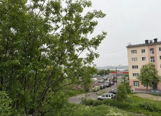 Продаю 1-ком. квартиру, 40 м2, Мурманская область, улица Горняков, 1