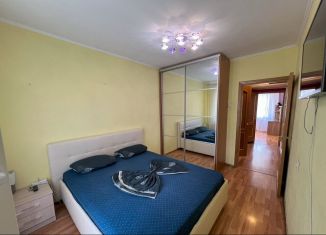 Сдам в аренду трехкомнатную квартиру, 72 м2, Орловская область, улица Матросова, 50