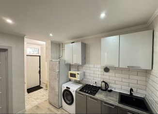 Сдам в аренду 2-комнатную квартиру, 45 м2, Сочи, улица Гагарина, 32, микрорайон Гагарина