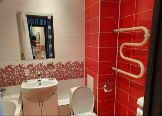 Продам 1-ком. квартиру, 42 м2, Псковская область, улица Кузбасской Дивизии, 24
