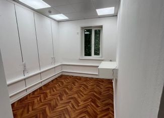 Сдаю торговую площадь, 10 м2, Борисоглебск, улица Свободы, 184