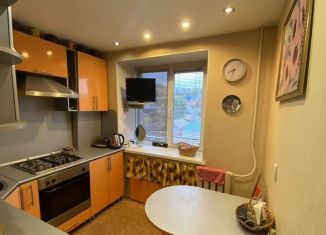 Продам 3-ком. квартиру, 52 м2, Бугуруслан, Партизанская улица, 52