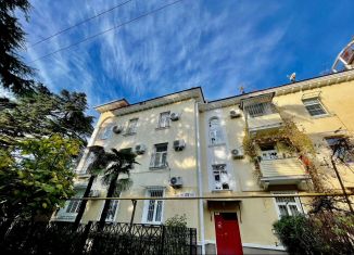 Продаю 2-ком. квартиру, 47.8 м2, Сочи, улица Роз, 58