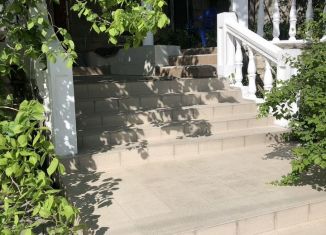 Продажа 2-комнатной квартиры, 88 м2, Ялта, улица Кирова, 151