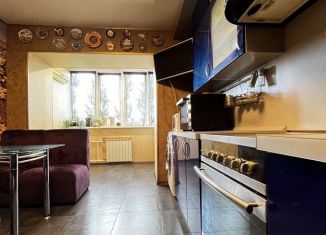 Продам 3-ком. квартиру, 85 м2, Тольятти, улица Полякова, 24