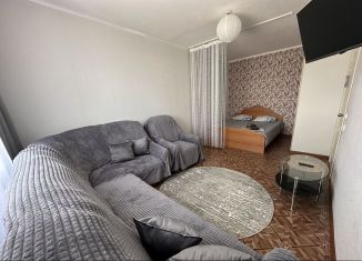 Сдается 1-комнатная квартира, 40 м2, Крымск, улица Надежды, 5