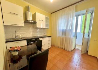 Сдаю однокомнатную квартиру, 35 м2, Аксай, улица Платова, 6А