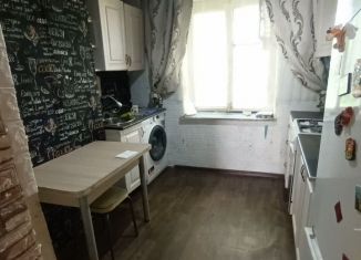 Продажа 3-ком. квартиры, 55 м2, Сокол, улица Калинина, 3