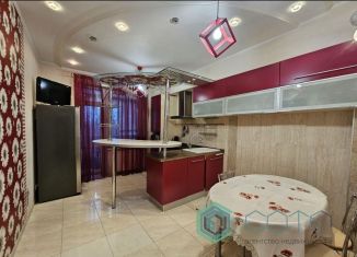 Продается 3-комнатная квартира, 117 м2, Калининград, Колхозная улица, 3-5