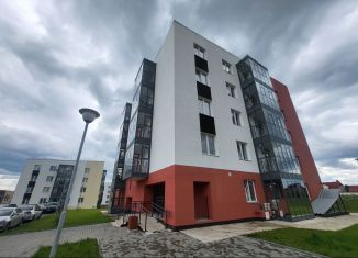 Продам 1-ком. квартиру, 34 м2, посёлок Солонцы, ЖК Живём, Кедровая улица, 5Б