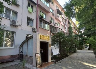 Сдам в аренду 3-ком. квартиру, 70 м2, Сочи, улица Воровского, 19, микрорайон Центральный