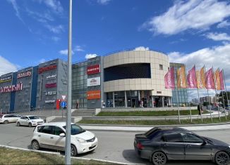 Сдаю торговую площадь, 12 м2, Тюмень, улица Мельникайте, 137