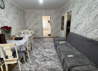 Продаю трехкомнатную квартиру, 65 м2, Грозный, улица Л.И. Яшина, 28, 4-й микрорайон