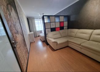 Сдаю в аренду 1-ком. квартиру, 50 м2, Тольятти, Тополиная улица, 9