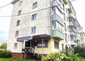 Продаю торговую площадь, 31 м2, Калуга, улица Никитина, 67