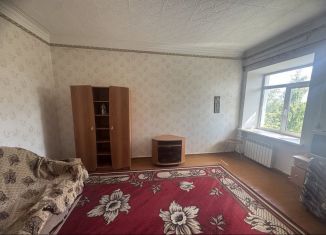Сдается 2-ком. квартира, 60 м2, Ревда, улица Максима Горького, 2