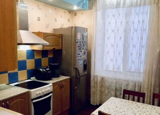 Продаю 3-комнатную квартиру, 62 м2, Мурманск, улица Ушакова, 12