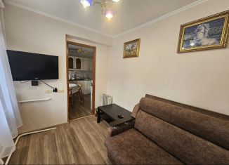 Сдается 2-комнатная квартира, 40 м2, Сочи, улица Ленина, 54, микрорайон Черемушки